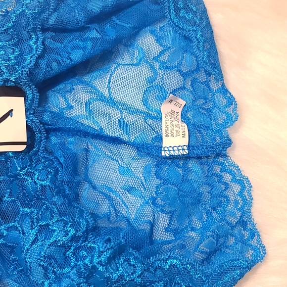 5 pair of lace panties - Picture 4 of 4